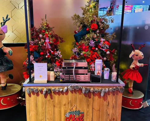 Stand Poffies personnalisé et décoré aux couleurs de Noël